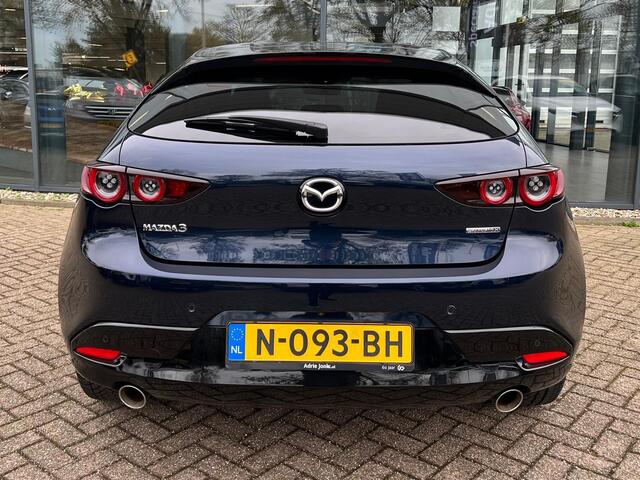 Mazda 3 2.0 e-SkyActiv-X M Hybrid 186 Luxury | NED AUTO | LEDER | STOEL + STUURVERWARMING | BOSE AUDIO | HEAD UP | 18 INCH | CAMERA |