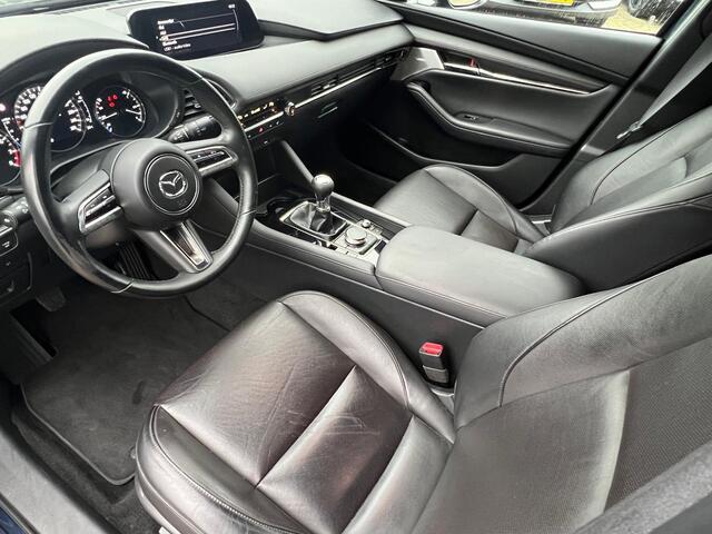 Mazda 3 2.0 e-SkyActiv-X M Hybrid 186 Luxury | NED AUTO | LEDER | STOEL + STUURVERWARMING | BOSE AUDIO | HEAD UP | 18 INCH | CAMERA |