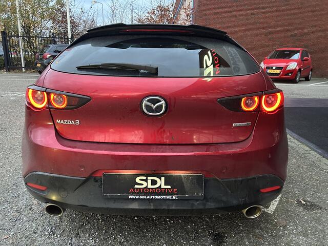 Mazda 3 2.0 e-SkyActiv-X M Hybrid 180 Luxury // 360 CAMERA // LEDER // ELEK.STOEL+GEHEUGEN // HEAD-UP DISPLAY // DODEHOEK // FULL LED //