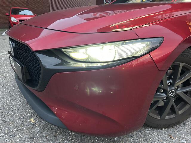 Mazda 3 2.0 e-SkyActiv-X M Hybrid 180 Luxury // 360 CAMERA // LEDER // ELEK.STOEL+GEHEUGEN // HEAD-UP DISPLAY // DODEHOEK // FULL LED //