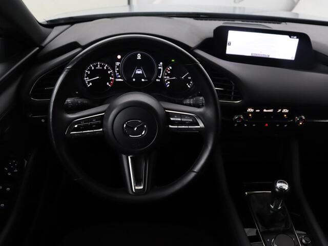 Mazda 3 2.0 e-SkyActiv-X 180 Comfort Bose | Head-Up | Stoel & stuurverwarming | Adaptive cruise | Carplay | Camera | Navigatie | Full LED | Parkeerhulp | Climate control