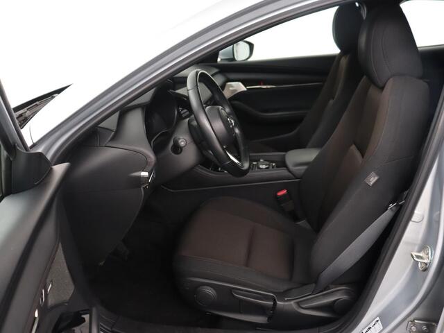 Mazda 3 2.0 e-SkyActiv-X 180 Comfort Bose | Head-Up | Stoel & stuurverwarming | Adaptive cruise | Carplay | Camera | Navigatie | Full LED | Parkeerhulp | Climate control