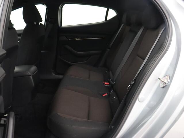 Mazda 3 2.0 e-SkyActiv-X 180 Comfort Bose | Head-Up | Stoel & stuurverwarming | Adaptive cruise | Carplay | Camera | Navigatie | Full LED | Parkeerhulp | Climate control