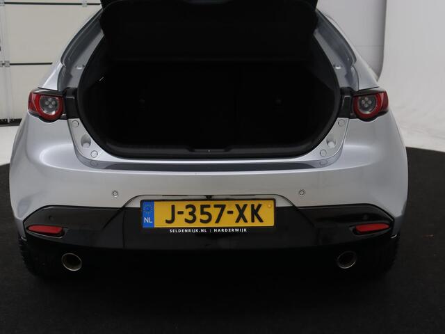 Mazda 3 2.0 e-SkyActiv-X 180 Comfort Bose | Head-Up | Stoel & stuurverwarming | Adaptive cruise | Carplay | Camera | Navigatie | Full LED | Parkeerhulp | Climate control