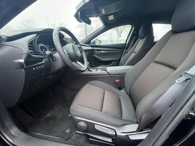 Mazda 3 2.5 e-SkyActiv-G M Hybrid 140 Centre-line | AUTOMAAT | *6 JAAR GARANTIE | APPLE & ANDROID AUTO | CAMERA | NAVIGATIE | STUUR + STOELVERWARMING |