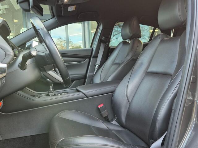 Mazda 3 SKYACTIV-X 2.0 180 6MT LUXURY / Carplay