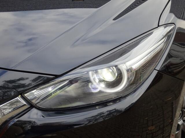 Mazda 3 2.0 SkyActiv 120pk Aut *Xenon/Stoel+stuurverw/HUD/18"*