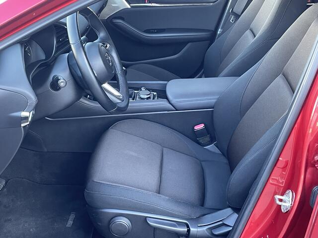 Mazda 3 2.0 e-SkyActiv-G 122 M Hybrid Comfort NAVI | ACHTERUITRIJCAMERA | APPLE CARPLAY | WINTERPAKKET | BOSE PARKEERSENSOREN VOOR +ACHTER | 16 INCH LMV