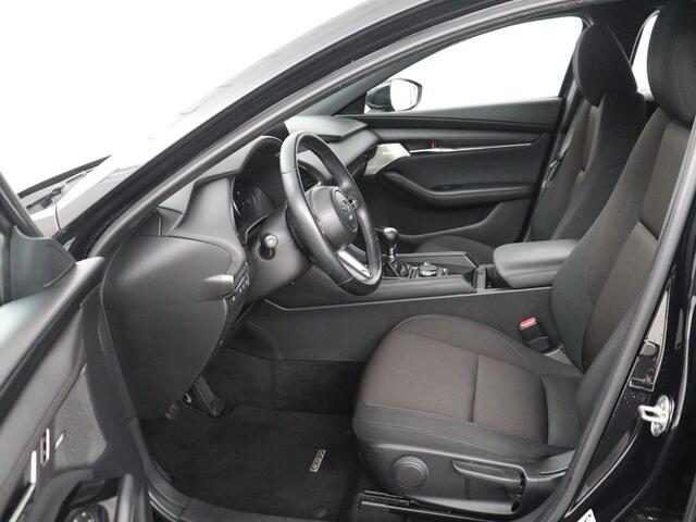 Mazda 3 2.0 e-SkyActiv-X M Hybrid 180 Comfort Bose | Head-Up | Stoelverwarming | Carplay | Camera | Keyless | Dodehoek detectie | Adaptive cruise | Stuurverwarming | Navigatie | Full LED