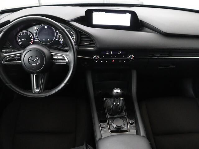 Mazda 3 2.0 e-SkyActiv-X M Hybrid 180 Comfort Bose | Head-Up | Stoelverwarming | Carplay | Camera | Keyless | Dodehoek detectie | Adaptive cruise | Stuurverwarming | Navigatie | Full LED