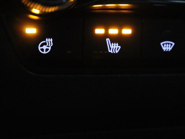 Mazda 3 2.0 e-SkyActiv-X M Hybrid 180 Comfort Bose | Head-Up | Stoelverwarming | Carplay | Camera | Keyless | Dodehoek detectie | Adaptive cruise | Stuurverwarming | Navigatie | Full LED