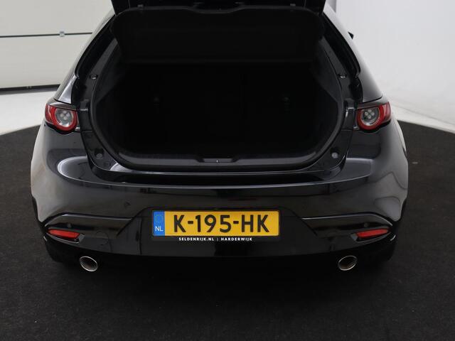 Mazda 3 2.0 e-SkyActiv-X M Hybrid 180 Comfort Bose | Head-Up | Stoelverwarming | Carplay | Camera | Keyless | Dodehoek detectie | Adaptive cruise | Stuurverwarming | Navigatie | Full LED