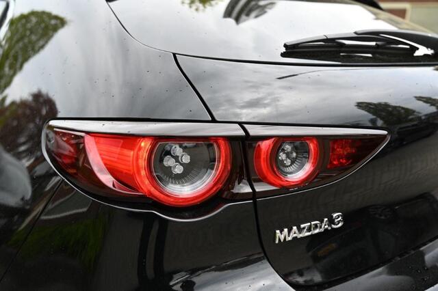 Mazda 3 e-SkyActiv-X 180 automaat Luxury met I-activsense *Trekhaak* *Dealeronderhouden* *All-in prijs*