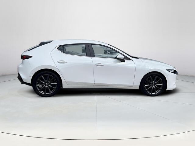 Mazda 3 2.0 e-SkyActiv-G M Hybrid 122 Luxury Apple Carplay / Android Auto | Navigatie | Adaptieve Cruise Control | 360 Camera | Stoel / Stuurverwarming | Dodehoek Assistentie | Lichtmetaal | LED-Verlichting |