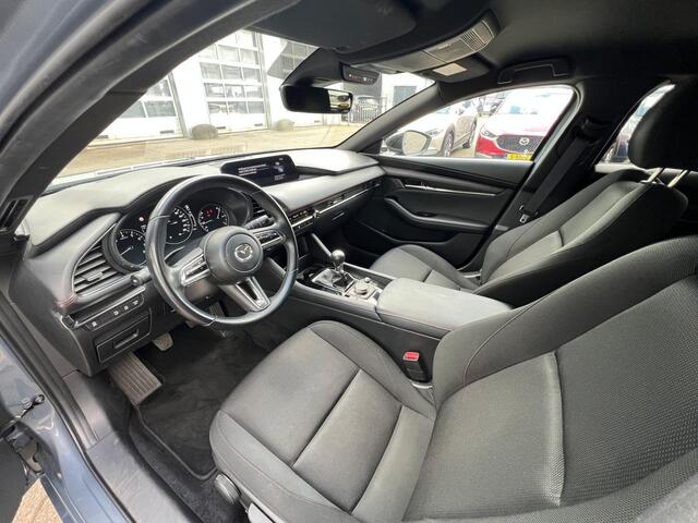Mazda 3 2.0 e-SkyActiv-G M Hybrid 150 Homura | 18 INCH LMV | ALL SEASON | APPLE + ANDROID AUTO | STOELVERWARMING | NED AUTO |