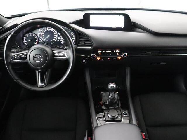 Mazda 3 2.0 e-SkyActiv-G M Hybrid 150 Homura | Stoelverwarming | Head-Up | Adaptive cruise | Camera | Carplay | Keyless | Full LED | Navigatie | Dodehoek detectie | 58.800km NAP | Origineel NL