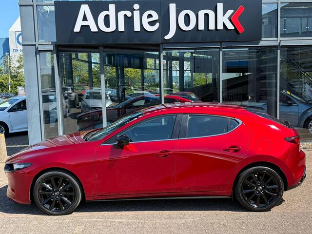 Mazda 3 2.0 e-SkyActiv-X M Hybrid 180 Comfort met Bose AUTOMAAT | LEDER | Bose Audio | A.CAMERA | HEAD-UP DISPLAY | APPLE CARPLAY/ANDROID AUTO | 18"LM VELGEN | NED.AUTO | DELAER ONDERHOUDEN |