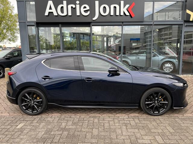 Mazda 3 2.0 e-SkyActiv-X M Hybrid 186 Luxury I-ACTIVE SENSE PACK | SUNROOF PACK | AERO PACK | LEDER | Bose AUDIO | 360gr CAMERA | 35.217km | GARANTIE 1/2029 | NED. AUTO | 1e EIGENAAR |