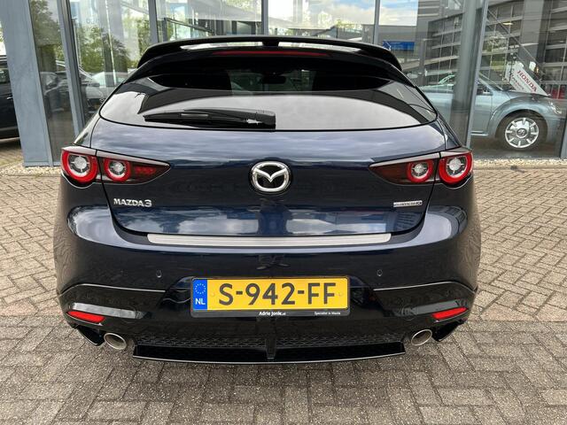 Mazda 3 2.0 e-SkyActiv-X M Hybrid 186 Luxury I-ACTIVE SENSE PACK | SUNROOF PACK | AERO PACK | LEDER | Bose AUDIO | 360gr CAMERA | 35.217km | GARANTIE 1/2029 | NED. AUTO | 1e EIGENAAR |