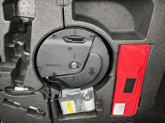 Mazda 3 2.0 e-SkyActiv-X M Hybrid 186 Luxury I-ACTIVE SENSE PACK | SUNROOF PACK | AERO PACK | LEDER | Bose AUDIO | 360gr CAMERA | 35.217km | GARANTIE 1/2029 | NED. AUTO | 1e EIGENAAR |