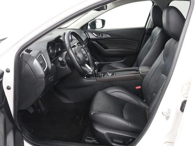Mazda 3 2.0 SkyActiv-G 120 GT-M | Head-Up | Leder | Stoelverwarming | Adaptive cruise | Camera | Stuurverwarming | Bose Sound | Navigatie | Full LED | Keyless | Parkeerhulp | Climate control
