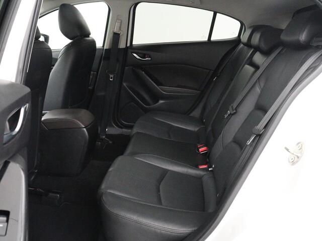 Mazda 3 2.0 SkyActiv-G 120 GT-M | Head-Up | Leder | Stoelverwarming | Adaptive cruise | Camera | Stuurverwarming | Bose Sound | Navigatie | Full LED | Keyless | Parkeerhulp | Climate control