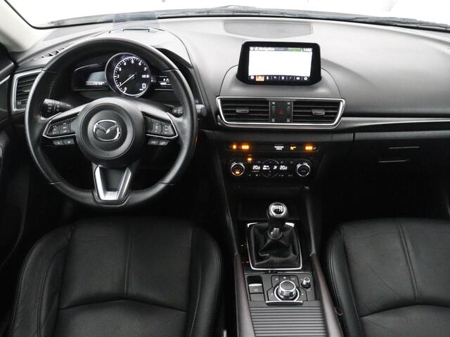Mazda 3 2.0 SkyActiv-G 120 GT-M | Head-Up | Leder | Stoelverwarming | Adaptive cruise | Camera | Stuurverwarming | Bose Sound | Navigatie | Full LED | Keyless | Parkeerhulp | Climate control