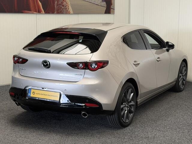 Mazda 3 2.0 e-SKYACTIV-G M HYBRID 122 EXCLUSIVE-LINE NAVIGATIE 360 CAMERA ADAPTIVE CRUISE CONTROL HEAD-UP DISPLAY APPLE CARPLAY/ANDROID RIJSTROOKSENSOREN DODEHOEKSENSOREN ZEER MOOI !!