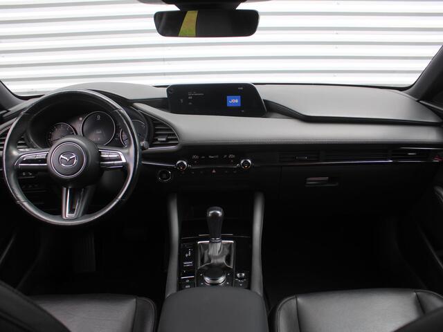 Mazda 3 2.0 e-SkyActiv-G M Hybrid 122 Luxury | Trekhaak | Stuur-/stoelverwarming | Leer | 360 Camera | Stoelgeheugen | 18" LM | HUD | LED | Cruise adapt. |