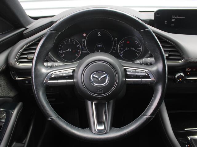 Mazda 3 2.0 e-SkyActiv-G M Hybrid 122 Luxury | Trekhaak | Stuur-/stoelverwarming | Leer | 360 Camera | Stoelgeheugen | 18" LM | HUD | LED | Cruise adapt. |