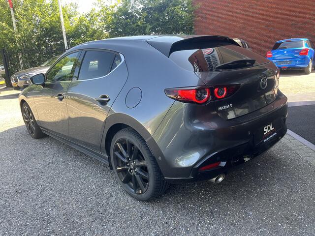 Mazda 3 2.0 e-SkyActiv-X M Hybrid 180 Luxury // HEAD-UP DISPLAY // DODEHOEK // BOSE // ELEK.STOEL+GEHEUGEN // LEDER // 360 CAMERA //