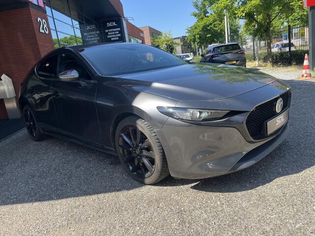 Mazda 3 2.0 e-SkyActiv-X M Hybrid 180 Luxury // HEAD-UP DISPLAY // DODEHOEK // BOSE // ELEK.STOEL+GEHEUGEN // LEDER // 360 CAMERA //
