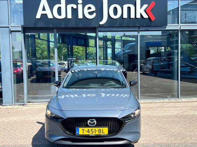 Mazda 3 2.0 e-SkyActiv-G M Hybrid 150 Homura TREKHAAK | A.CAMERA | 18"LM VELGEN BLACK | APPLE CARPLAY/ANDROID AUTO | HEAD-UP DISPLAY | 1e EIG | NED.AUTO |
