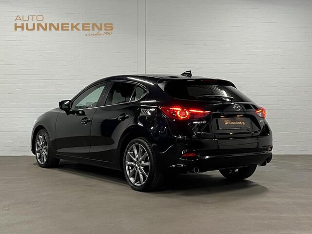 Mazda 3 2.0 SkyActiv-G 120 SkyLease GT Stuur-/stoelverwarming | Cruise Control | Achteruitrij camera | Head-up | Dode hoek assistent | 18'' lichtmetalen wielen