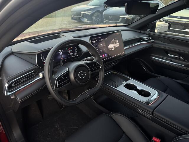 Mazda 6 6e Takumi Long Range 80 kWh | Dit jaar nog rijden 17% bijtelling | Zwart leder | 360 Camera | Geheugenstoelen | Panorama Dak | Headupdisplay | Adaptieve Cruise control | Sony premium audio | Dodehoeksensoren |