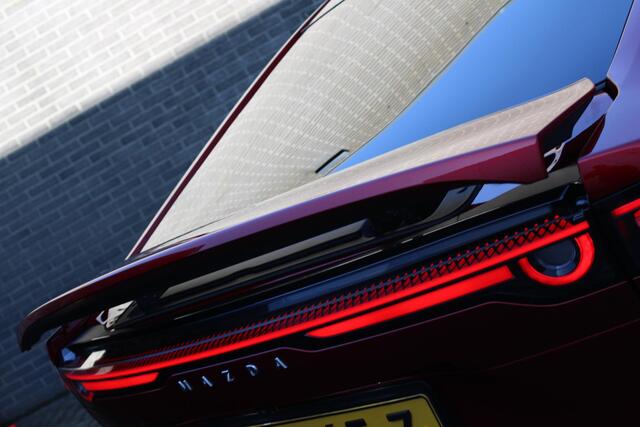 Mazda 6 6e Takumi 68.8 kWh Navigatie, Climate/Cruise Control, Elektr. Achterklep, HUD, Dodehoek detectie, Draadloos telefoonlader, Luxe lederen bekleding, Stoel/Stuur verw.