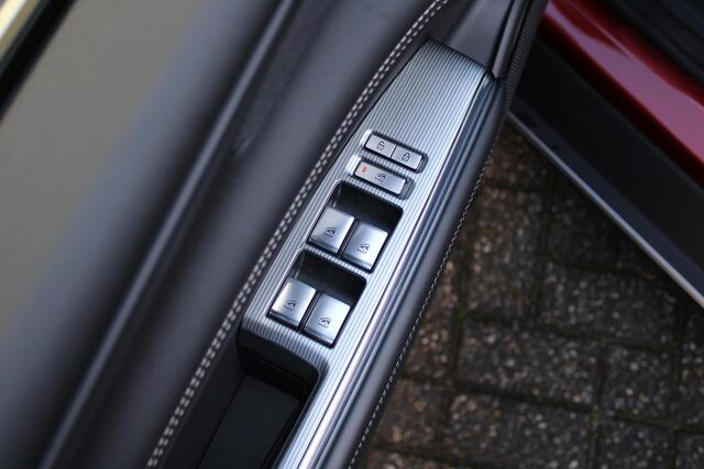 Mazda 6 6e Takumi 68.8 kWh Navigatie, Climate/Cruise Control, Elektr. Achterklep, HUD, Dodehoek detectie, Draadloos telefoonlader, Luxe lederen bekleding, Stoel/Stuur verw.