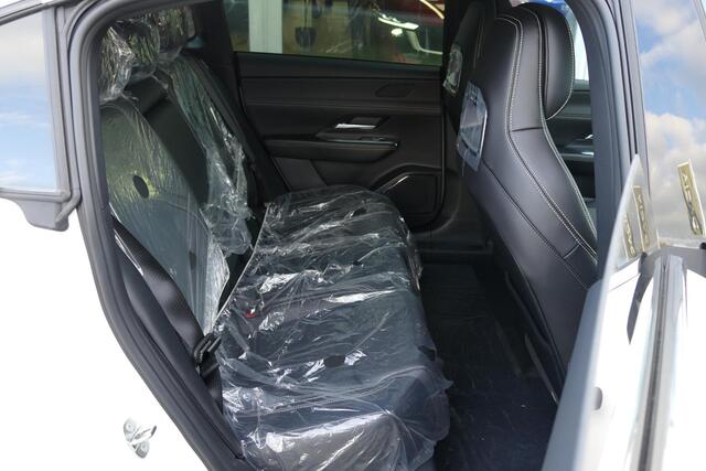 Mazda 6 6e Takumi Long Range 80 kWh | Snel rijden | Voorraad auto | Foto's ter illustratie |