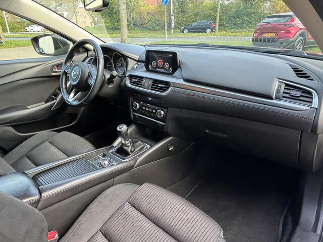 Mazda 6 2.0 SkyActiv-G 145 Skylease+ NL-Auto, Dealer Onderh., Navigatie, Apple Carplay / Android Auto, A, Rij-Camera, Stoel verwarming, Cruise Controle, Licht metaal .