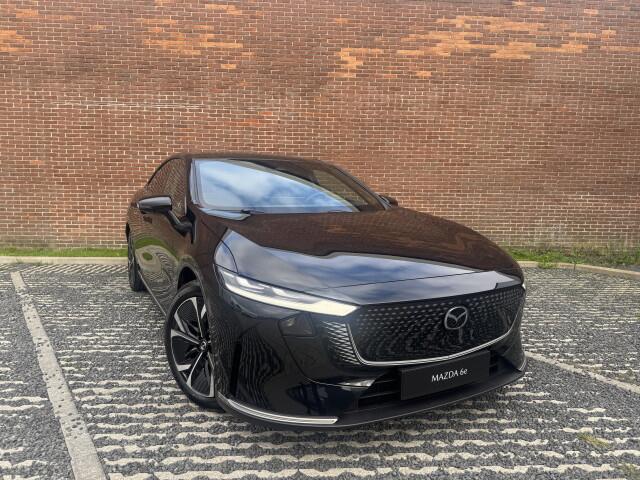 Mazda 6 6e Takumi Plus Business Edition Long Range 80 kWh | PANO | ALCANTARA / LEDER | NAVI | GRATIS TREKHAAK! T.W.V. ¤ 1695,-