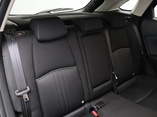 Mazda CX-3 2.0 SkyActiv-G 121 Sportive | Stoelverwarming | Parkeersensoren achter | All Season Banden |