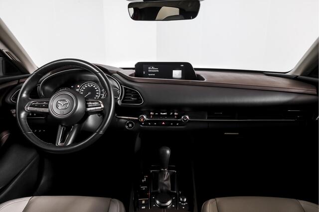 Mazda CX-30 2.0 e-SkyActiv-X M Hybrid Luxury - Automaat | S/K-Dak | Dig. Cockpit | Adapt. Cruise | Stoel-+Stuurverw. | PDC | Camera | NAV + App. Connect | ECC | Elek. Klep | Bose | Afn. Trekhaak || LM 18" |