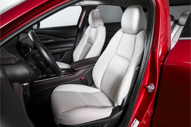 Mazda CX-30 2.0 e-SkyActiv-X M Hybrid Luxury - Automaat | S/K-Dak | Dig. Cockpit | Adapt. Cruise | Stoel-+Stuurverw. | PDC | Camera | NAV + App. Connect | ECC | Elek. Klep | Bose | Afn. Trekhaak || LM 18" |