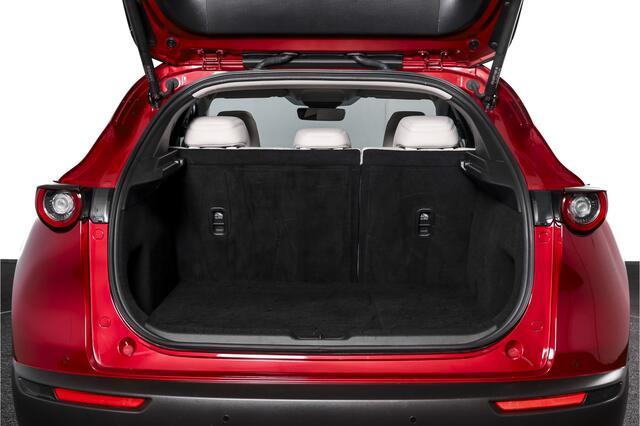 Mazda CX-30 2.0 e-SkyActiv-X M Hybrid Luxury - Automaat | S/K-Dak | Dig. Cockpit | Adapt. Cruise | Stoel-+Stuurverw. | PDC | Camera | NAV + App. Connect | ECC | Elek. Klep | Bose | Afn. Trekhaak || LM 18" |