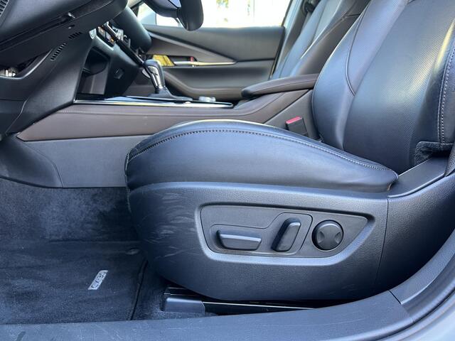 Mazda CX-30 2.0 e-SkyActiv-X M Hybrid Luxury AUTOMAAT | TREKHAAK | DODEHOEKDETECTIE | STOEL- EN STUURVERWARMING | ELEKTR.BESTUURDERSSTOEL | BOSE | ACHTERUITRIJCAMERA | PARKEERSENSOREN V+A |