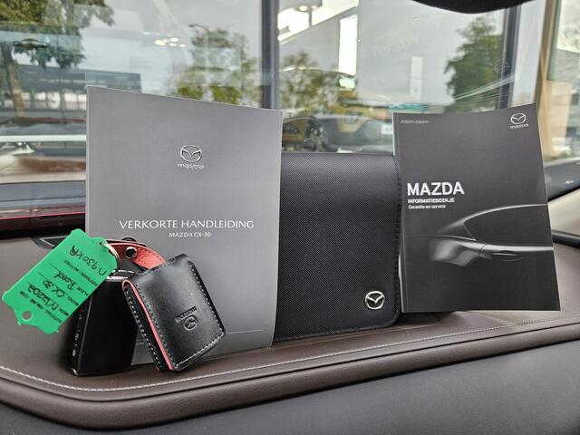 Mazda CX-30 2.0 e-SkyActiv-X M Hybrid Luxury / 1e Eigenaar / Lederen Bekleding / Afneembare Trekhaak / Elektrisch Bedienbare Bestuurdersstoel met Geheugen / Bose Audio / Adaptief Cruise Control / Stoel & Stuurverwarming / Navigatie / Apple Carplay & Android Auto /