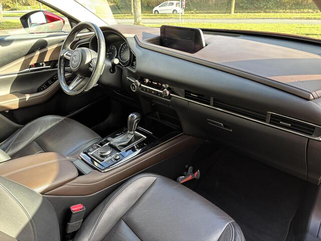 Mazda CX-30 2.0 e-SkyActiv-X M Hybrid Luxury NL-Auto, 1e Eig., Dealer Ondh, Automaat, Navigatie, Apple Carplay/ Android Auto, Bose Audio, A-Rij-Camera, Ad. Cruise Controle, Leer, Stoel verw., Stuur verw., Head-up, All-Seasons, Trekhaak