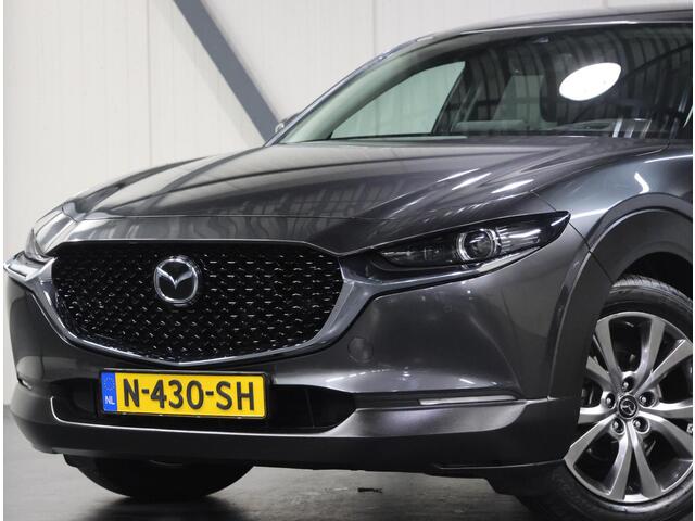 Mazda CX-30 186PK M Hybrid Luxury | 1ste eigenaar | AppleCarPlay/AndroidAuto | Armsteun | Head-Up Display | Navigatie | Stoel/StuurVerwarmd | Trekhaak | Camera | BOSE Sound | LEER | Dodehoekdetectie | Isofix | Privacy Glass | Electrische achterklep |