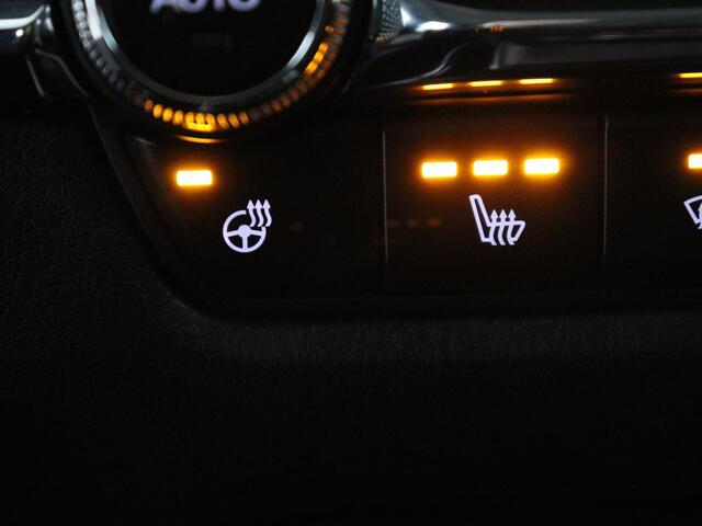 Mazda CX-30 2.0 e-SkyActiv-G M Hybrid Comfort | Stoel & stuurverwarming | Head-Up | Adaptive cruise | Camera | Carplay | Full LED | Navigatie | Climate control | Keyless | DAB