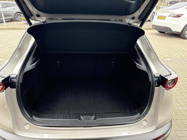 Mazda CX-30 2.0 e-SkyActiv-X M Hybrid Luxury Dealer onderhouden / Sunroof / I-Activsense pack / Meest luxe uitvoering!